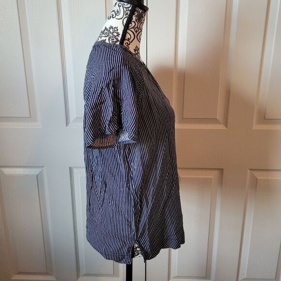Old Navy Women's Navy Black Grey Pinstriped V Neck Short Sleeve Top Size XS - Picture 2 of 6